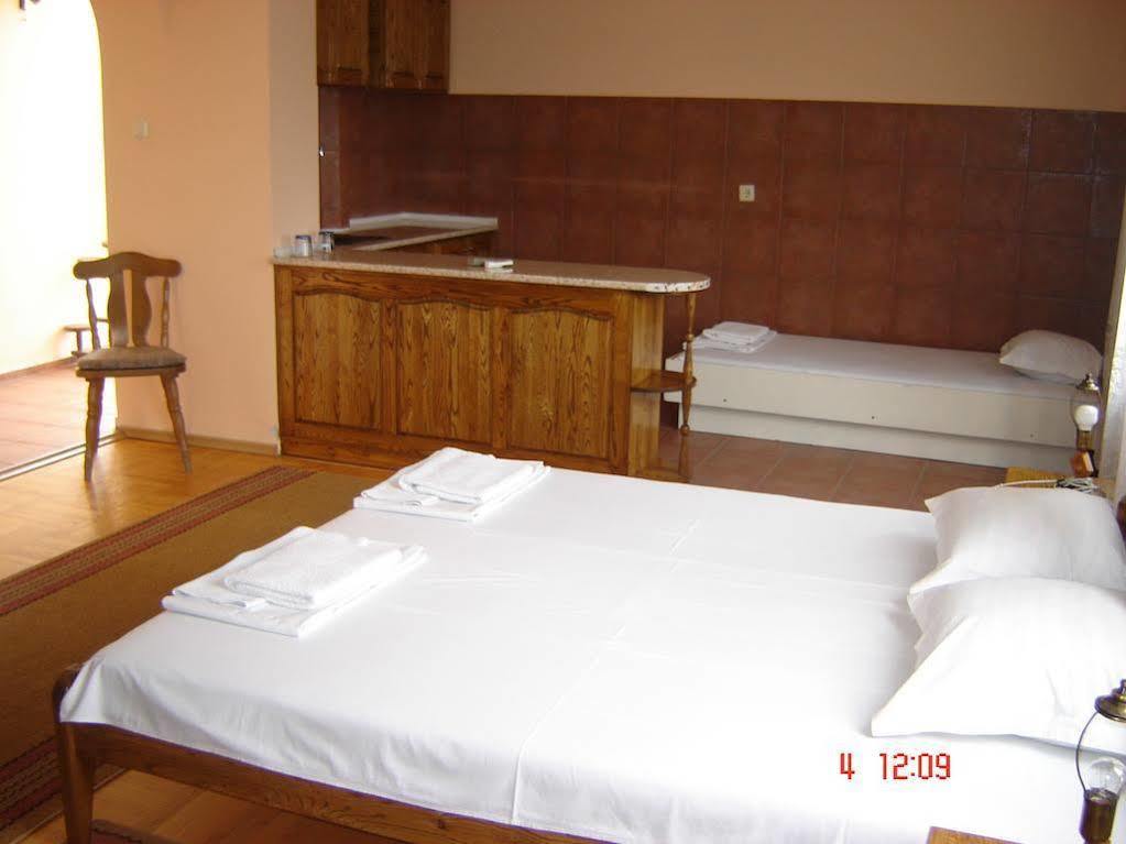 Kanclera Hotel Kaspichan Exterior foto